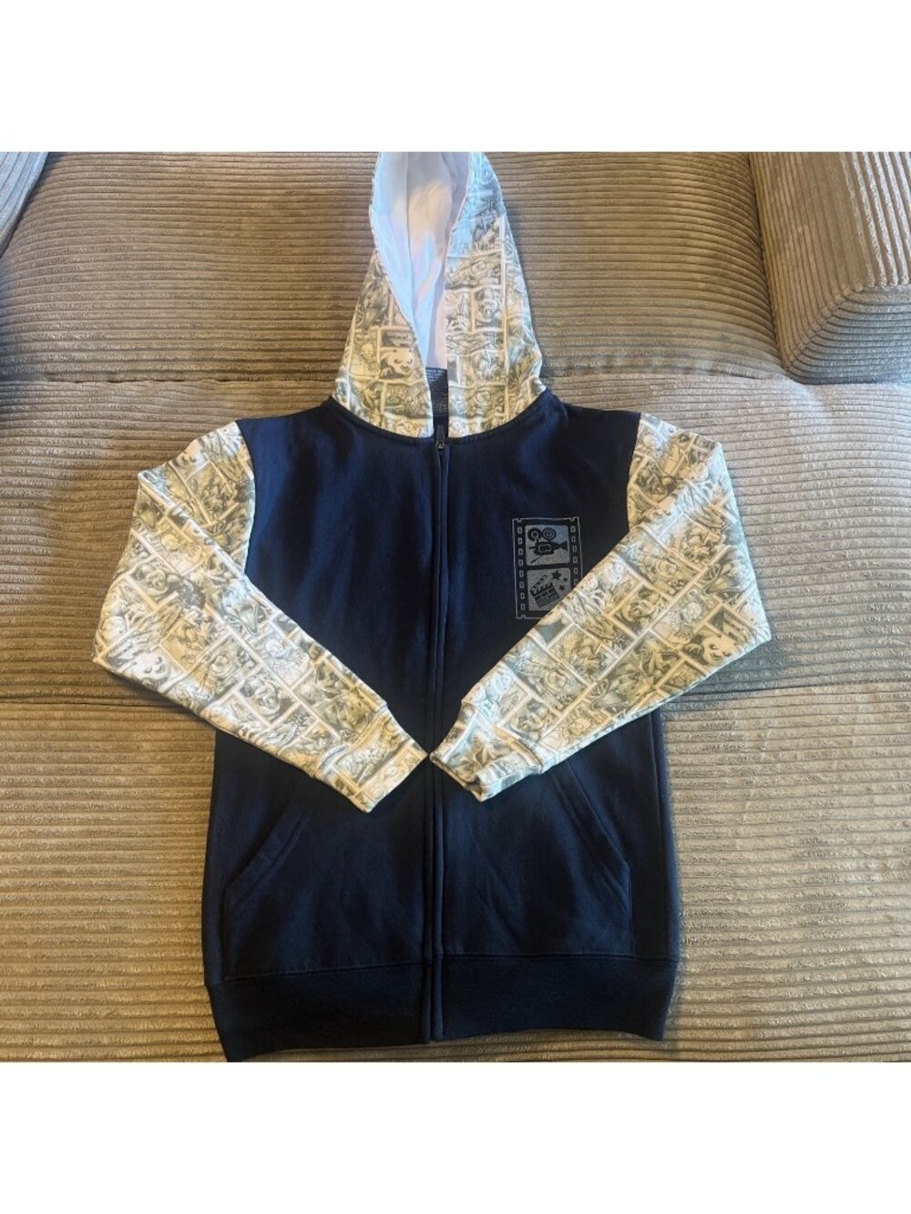 Universal Studios "Epic Adventures" Attractions Hoodie Jacket Youth/ Size Large